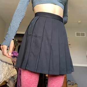black pleaded skirt